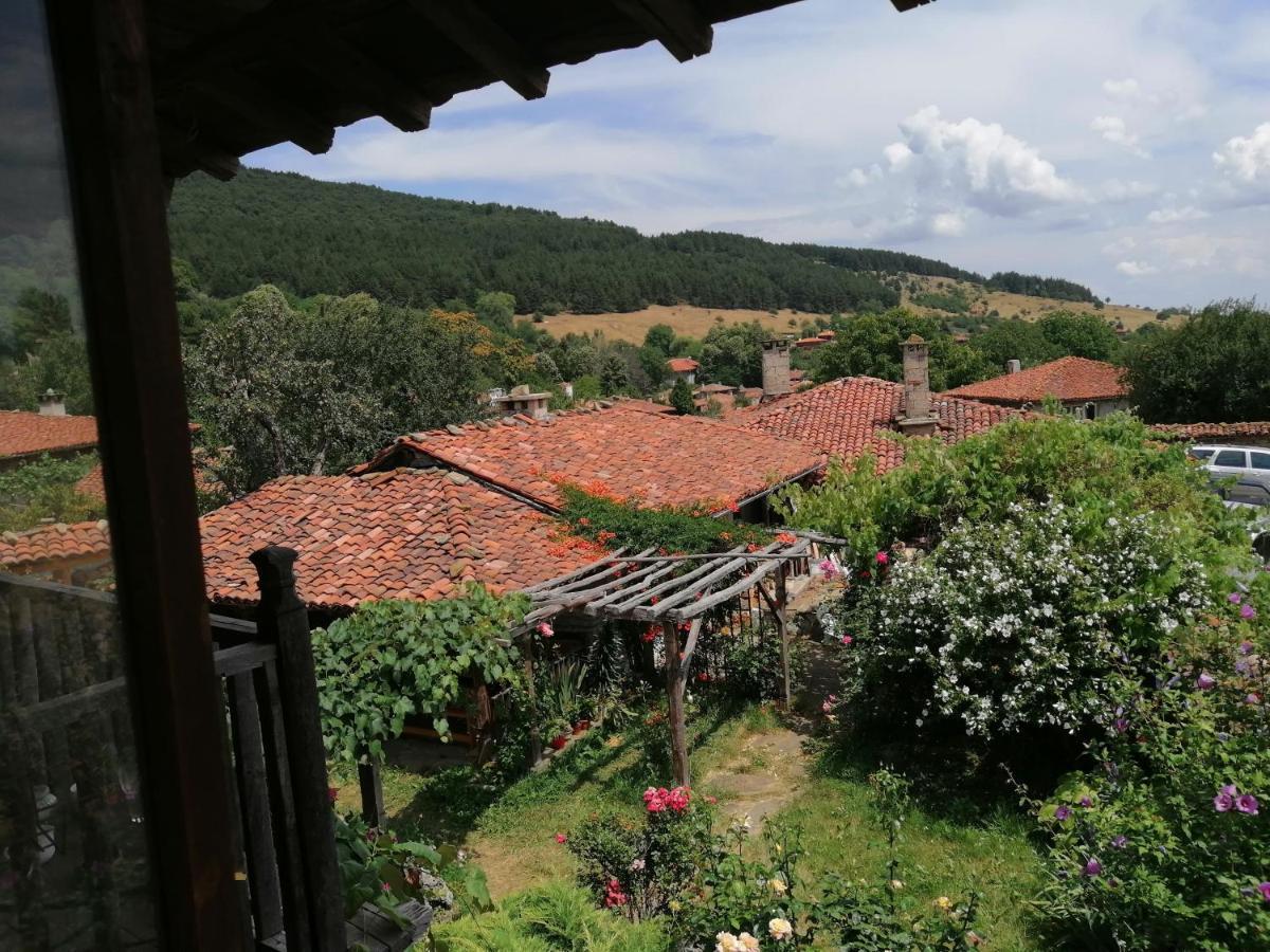 Къщата На Художника Hotel Zheravna Bagian luar foto