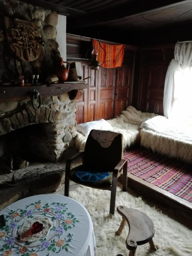 Къщата На Художника Hotel Zheravna Bagian luar foto