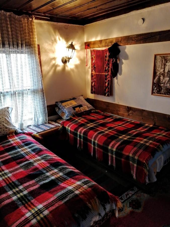 Къщата На Художника Hotel Zheravna Bagian luar foto