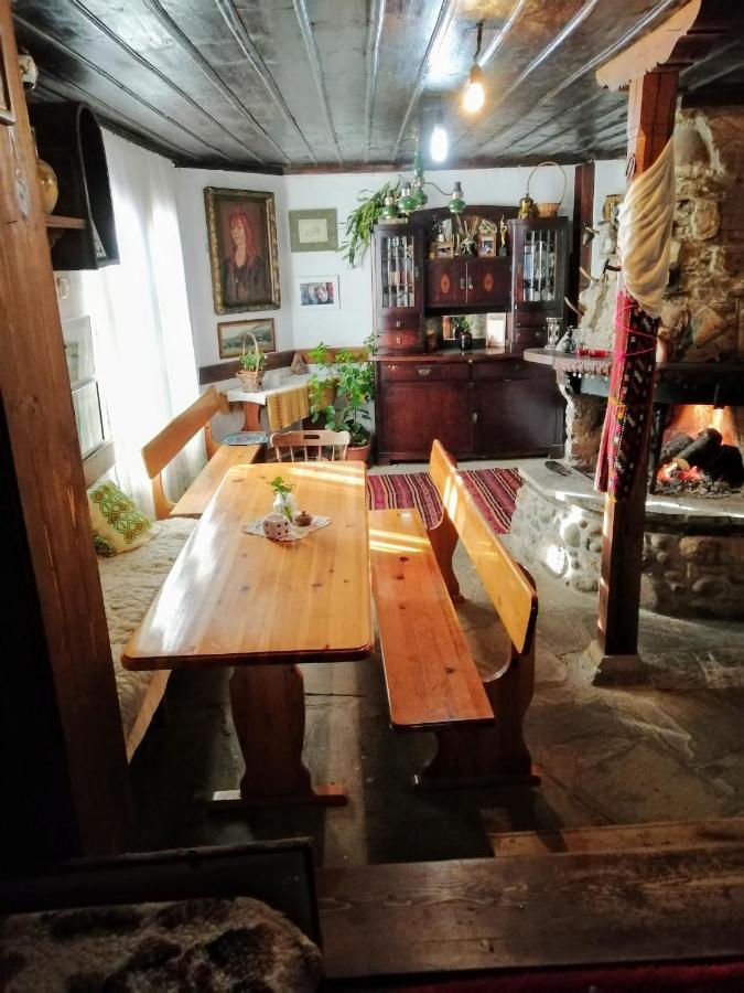 Къщата На Художника Hotel Zheravna Bagian luar foto